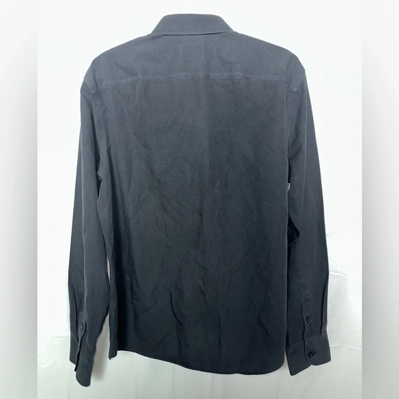 Untuckit Size L - Picture 3 of 6